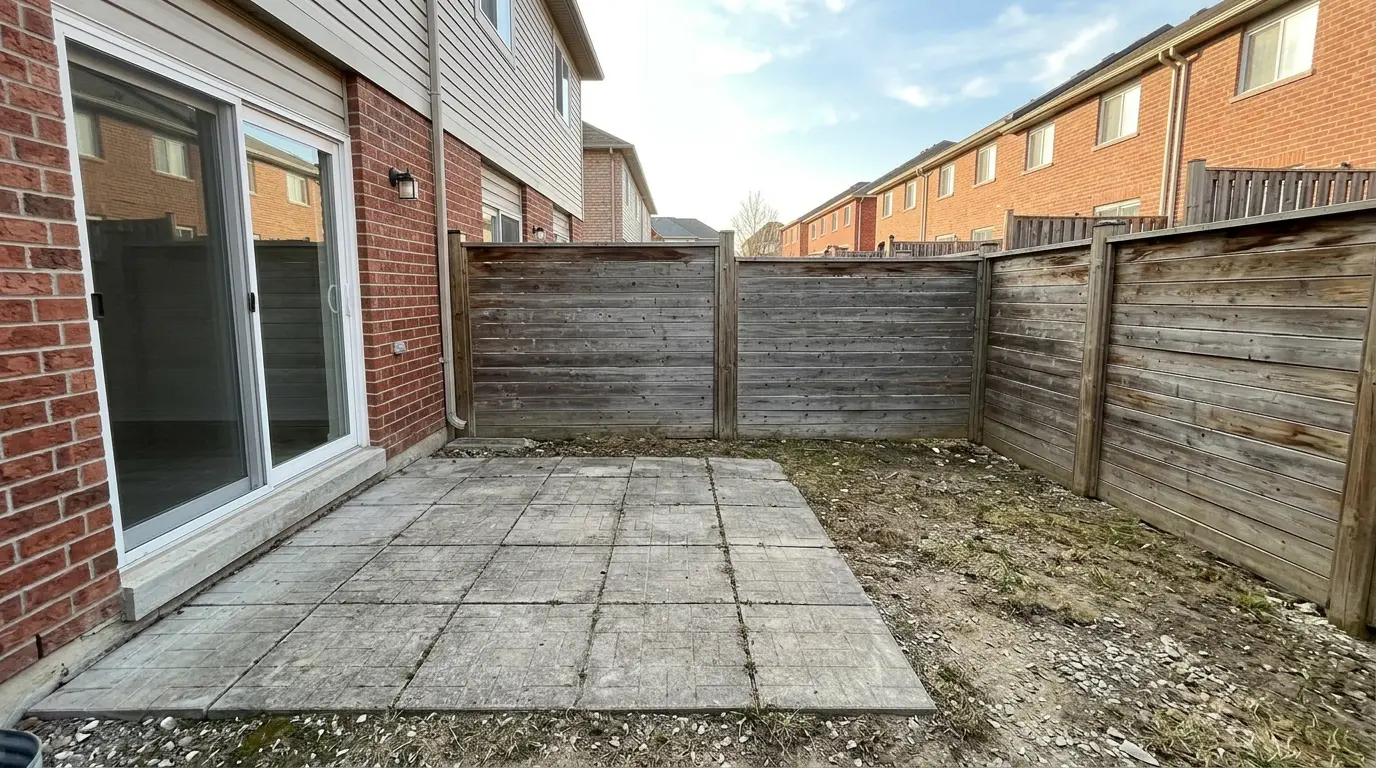 Urban Front Yard before AI virtual staging